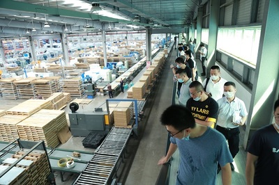 智能制造近距離 8月28日，30余位企業(yè)管理人走進(jìn)九牧探尋轉(zhuǎn)型新路徑